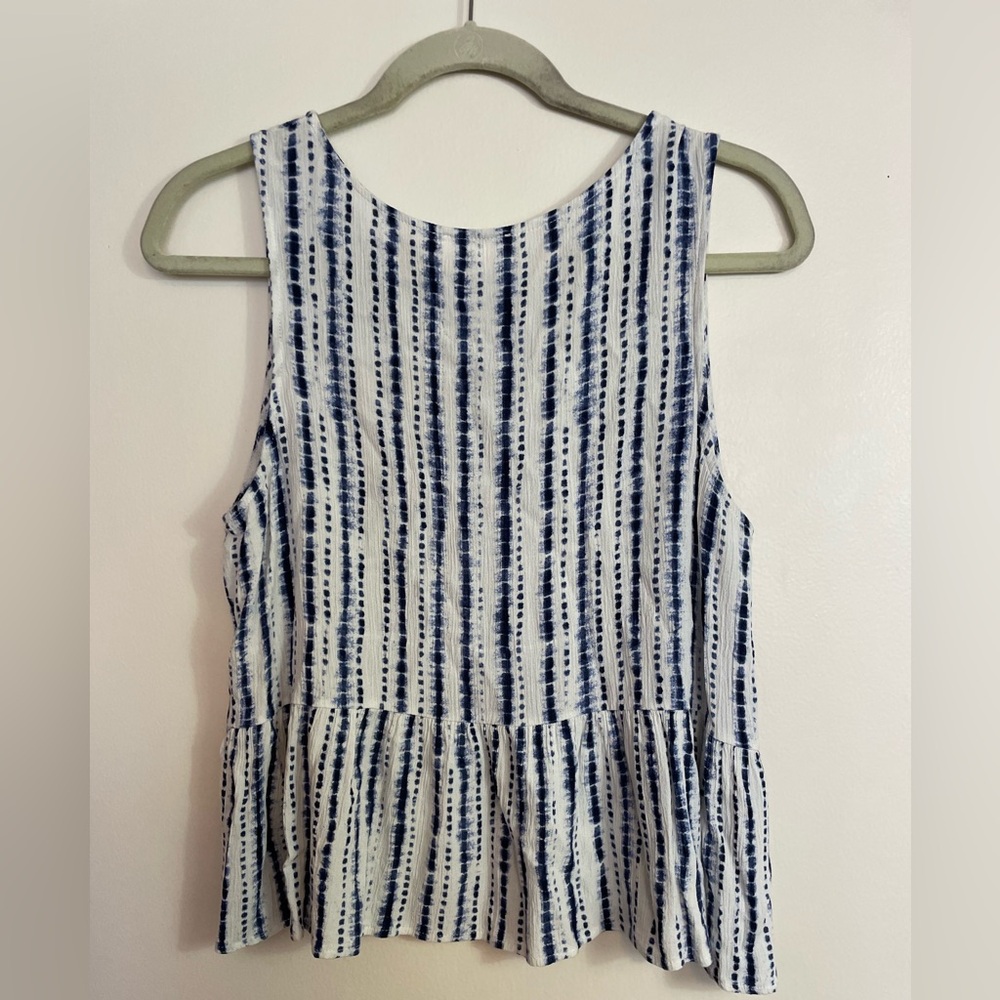 Everly Blue and White Sleeveless Flowy Bohemian scoop neck Top size M - Picture 2 of 6
